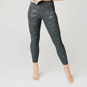 Zyia Gray Camo Battleship Luxe Leggings Size 12-14-16